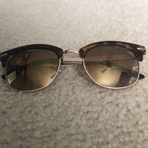 Women’s sunglasses